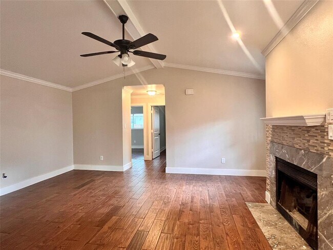 Photo - 605 Luther Dr