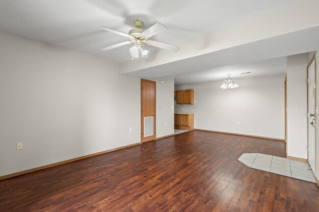Photo - 819 W Warren Ave