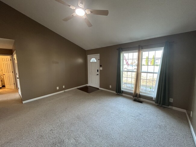 Photo - 3878 Roscommon Way