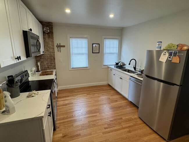Building Photo - 3 Holmes St Unit 3