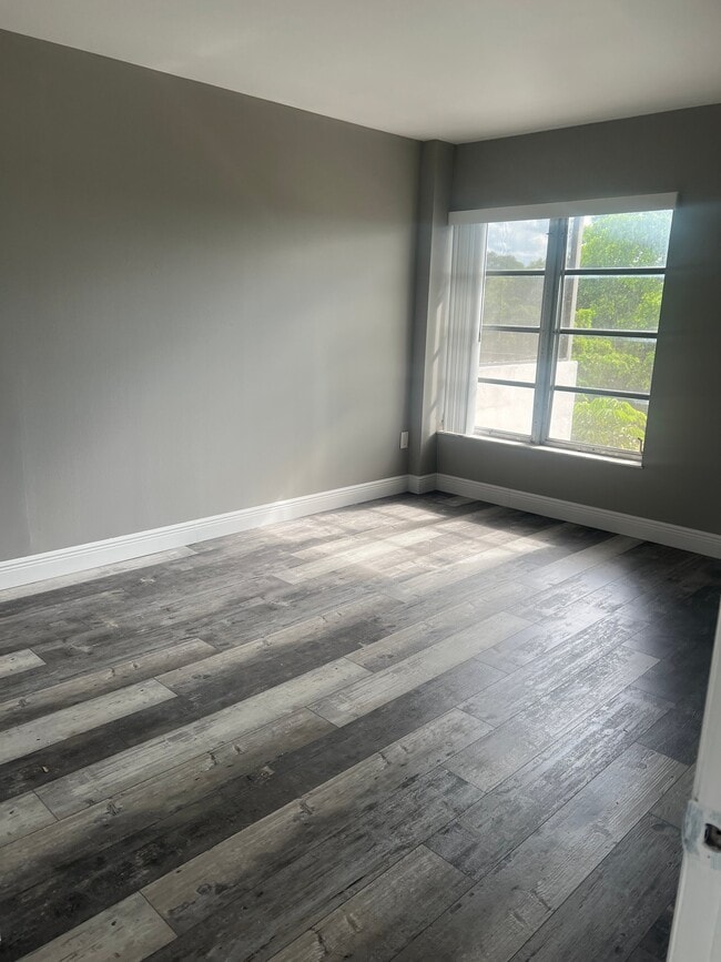 Photo - 4158 Inverrary Dr Unit 503
