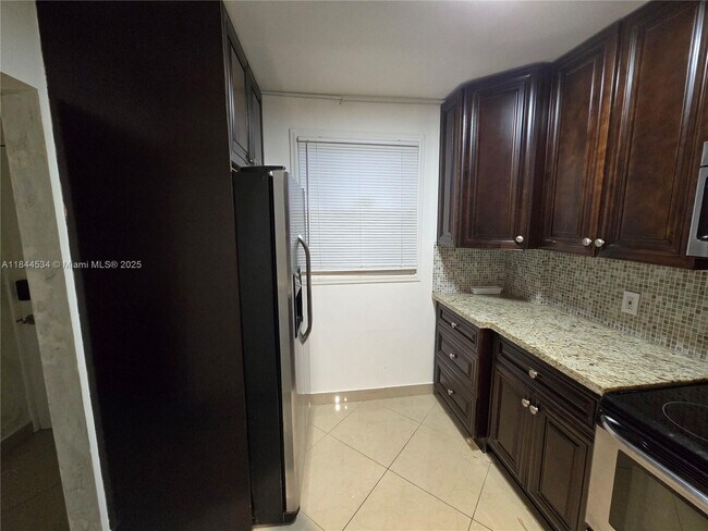 Photo - 115 Royal Pk Dr Unit 2H