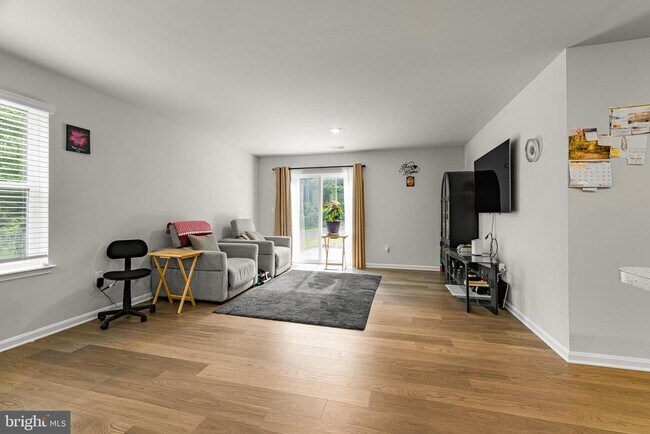 Photo - 459 Currant Cir