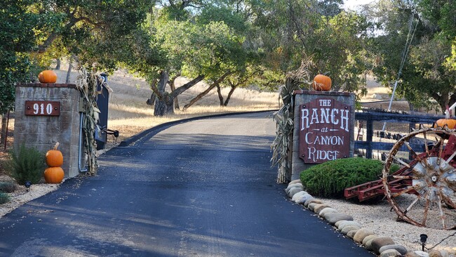 Photo - 910 Canyon Ridge Rd House