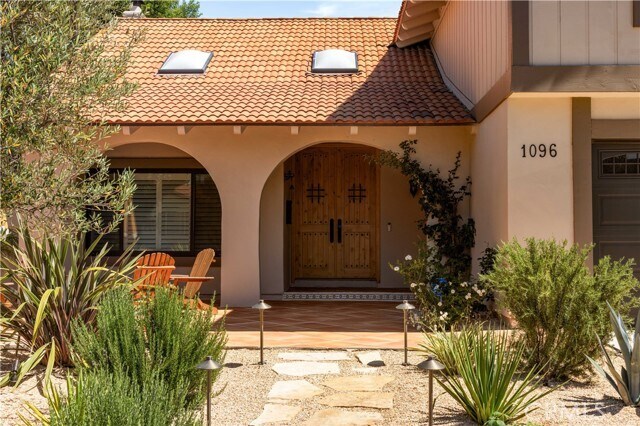 Photo - 1096 Tulare Dr