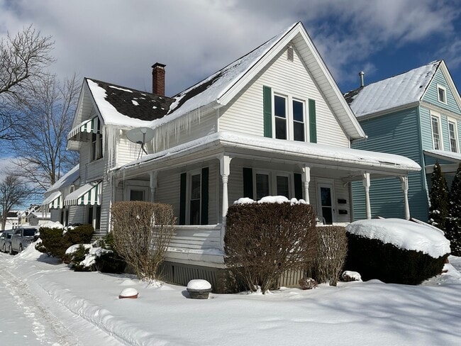 Building Photo - 211 5th St Unit 211 5th Street Up