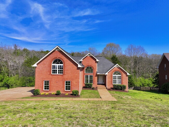 Building Photo - Stunning Move-In Ready Home in Hendersonville – Minutes from Old Hickory Lake!