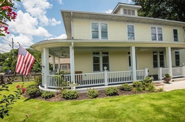 Photo - 37 Waverly Way NE