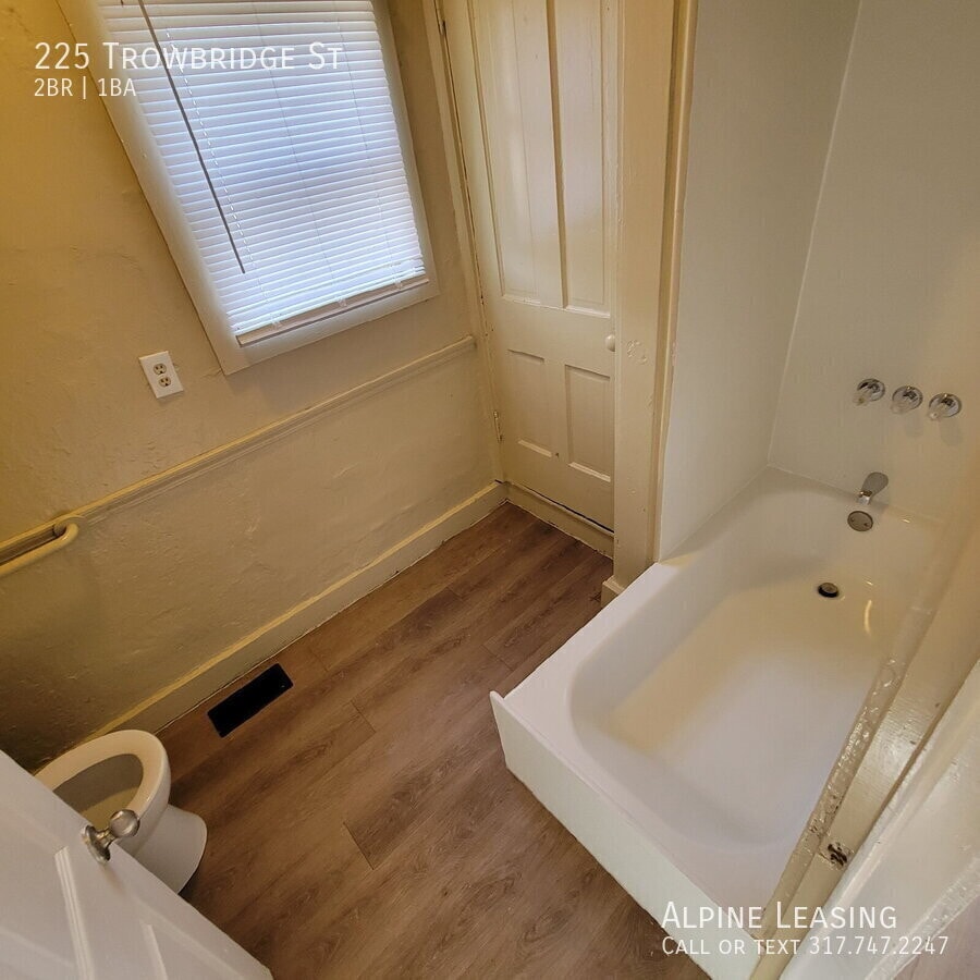 Photo - 225 Trowbridge St