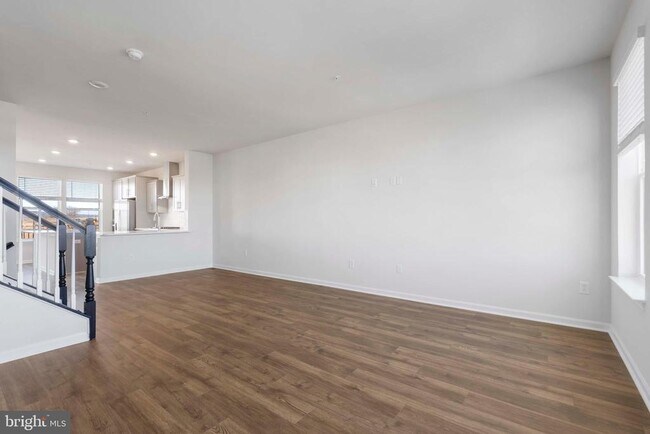 Photo - 462 Tiller St