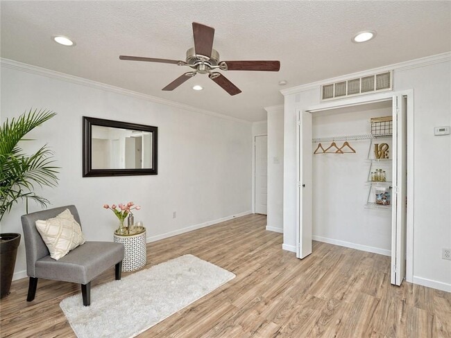 Building Photo - 1840 Burton Dr Unit 226 Rental