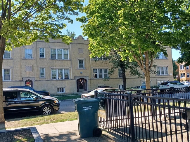 The building view - 2614 N Lockwood Ave Unit 2