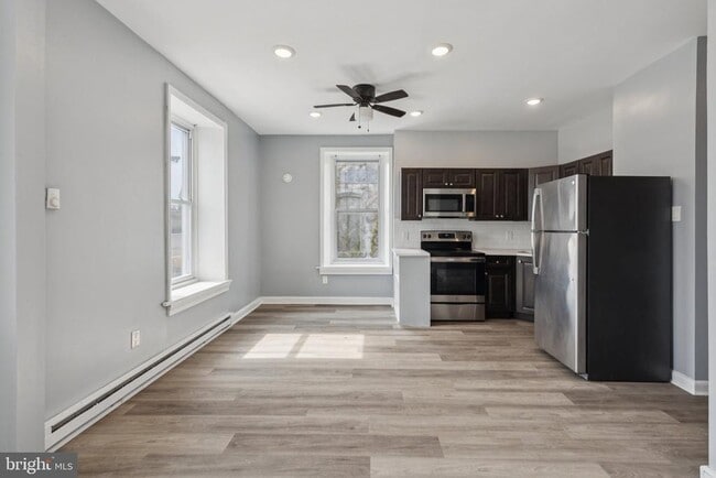 Building Photo - 21 E Price St Unit 2B