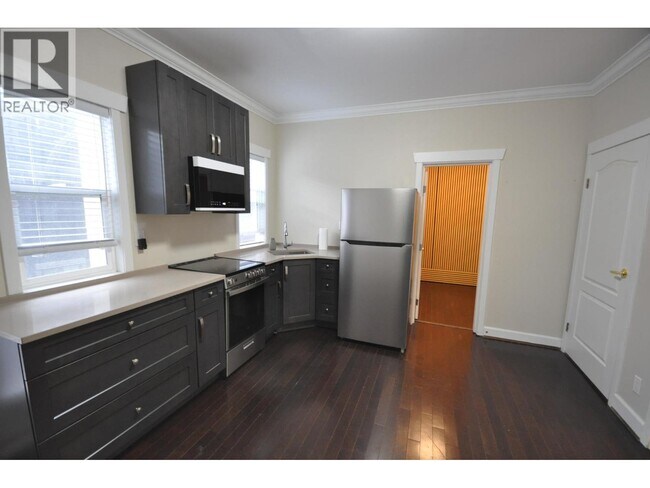 Photo - 1628 SW Marine Dr