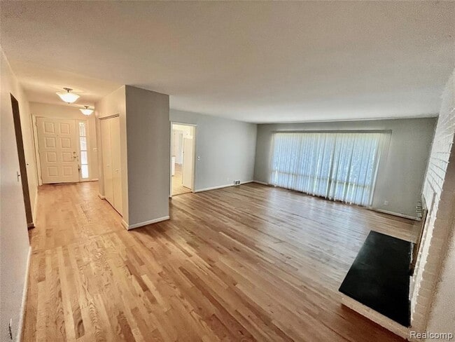 Photo - 6901 Woodbank Dr