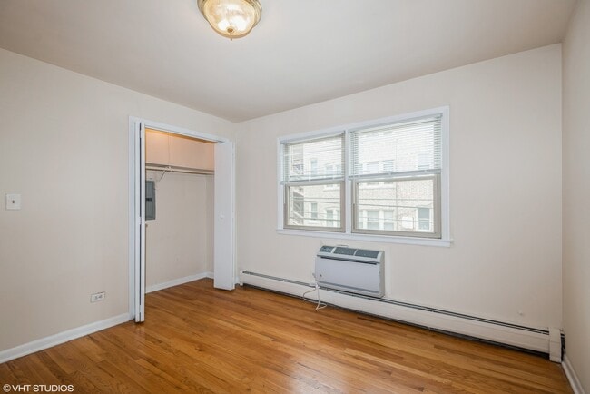 Photo - 1322 W Lunt Ave Unit 205