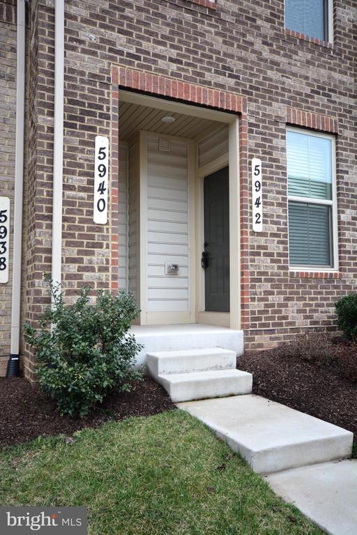 5942 Leben Dr