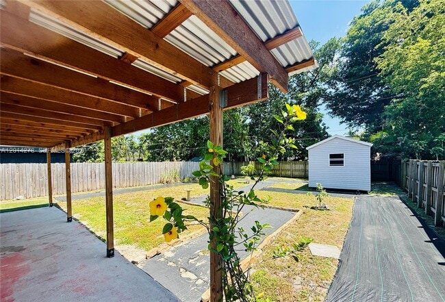 Building Photo - 2318 Dewey St