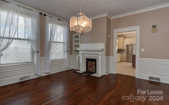 Photo - 807-809 W Franklin St