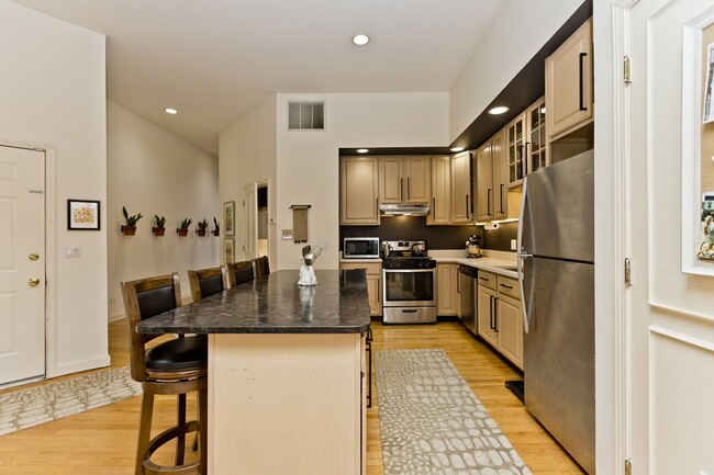 Building Photo - 1470 N Milwaukee Ave Unit # 03