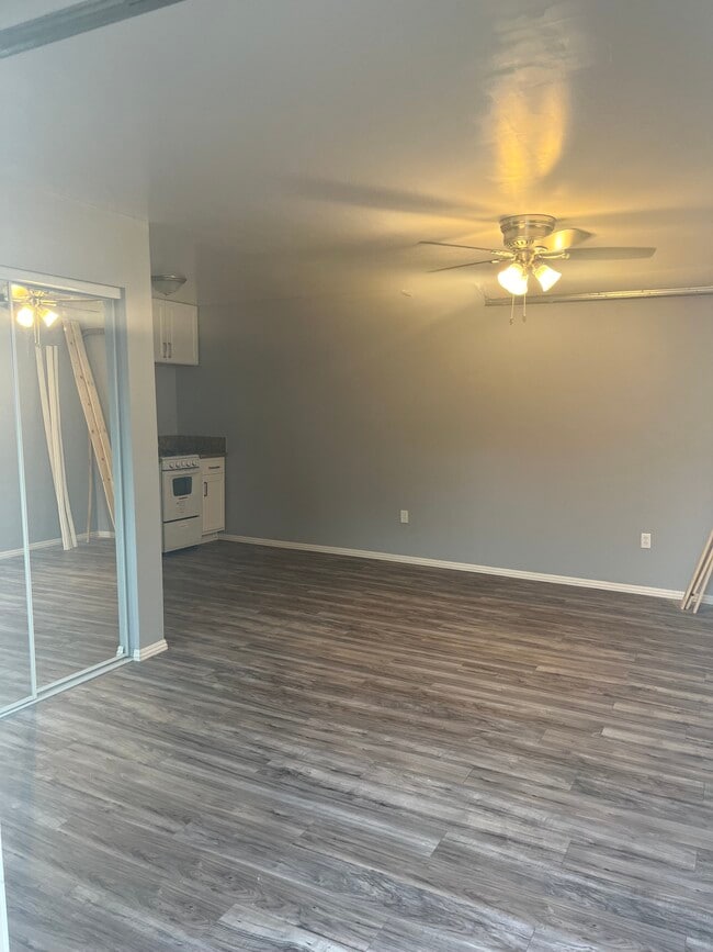 Building Photo - 5988 Greenfield Ave Rental