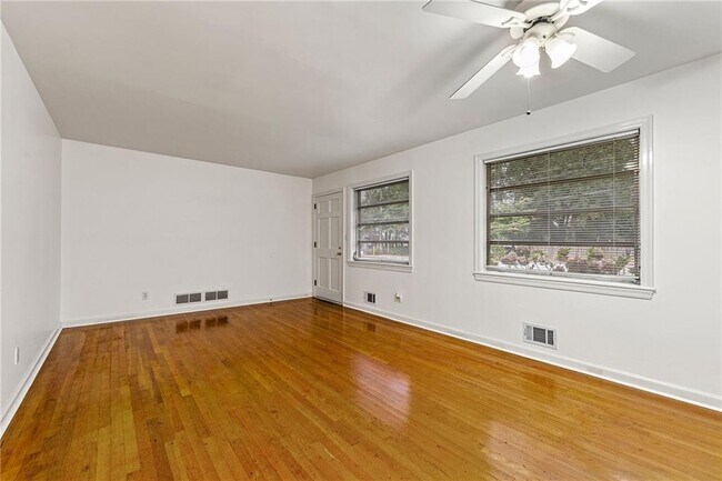 Photo - 606 Sycamore Dr