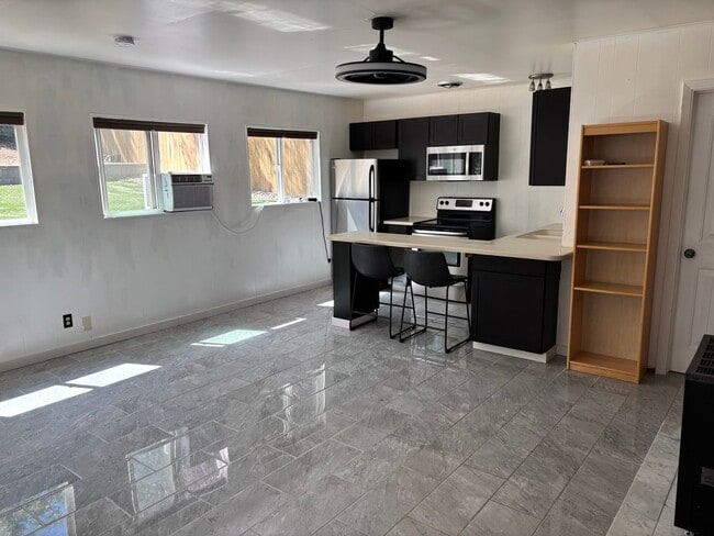 Building Photo - Buena Vista Ave Unit 1121A