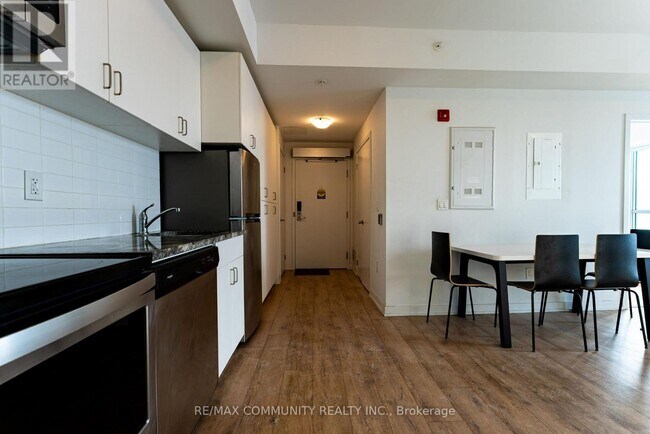 Photo - 1800 Simcoe St N Unité 417