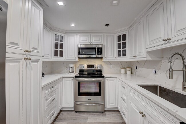 Building Photo - 2701 N Ocean Blvd Unit E205 Rental
