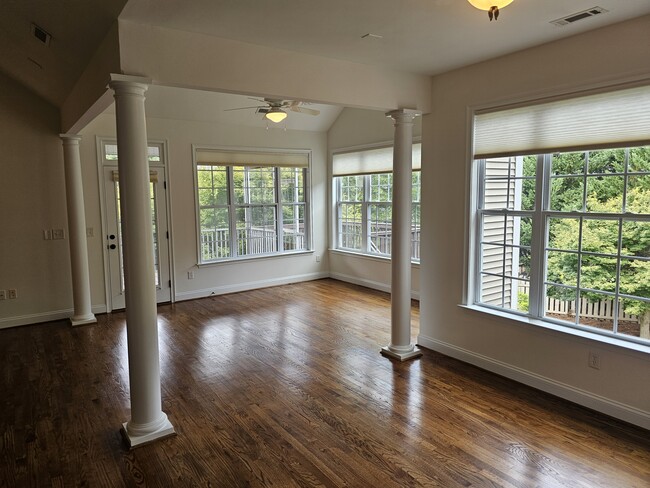 Photo - 212 Medford Dr