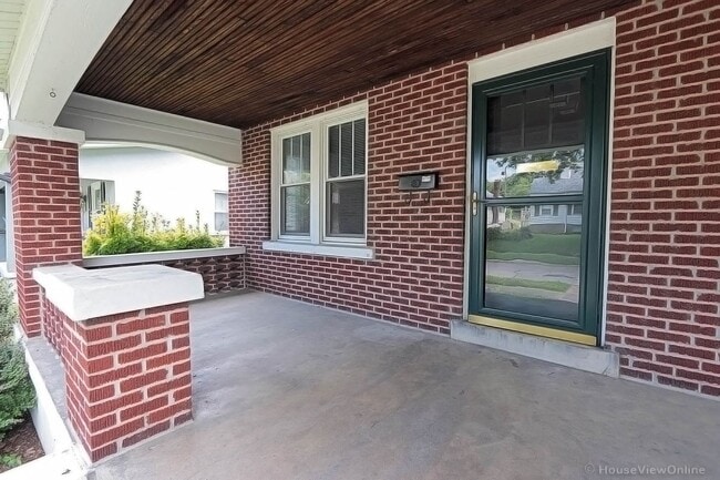 Photo - House Close To Campus!