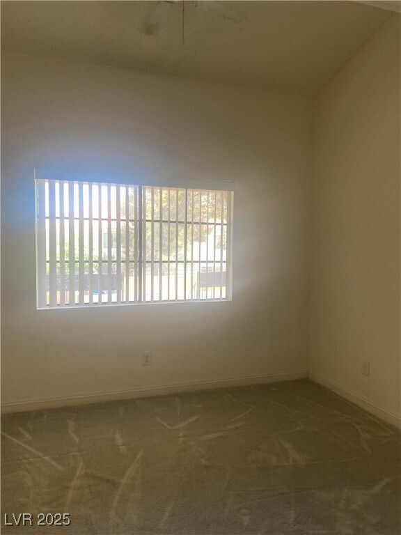 Building Photo - 5122 S Jones Blvd Unit 204