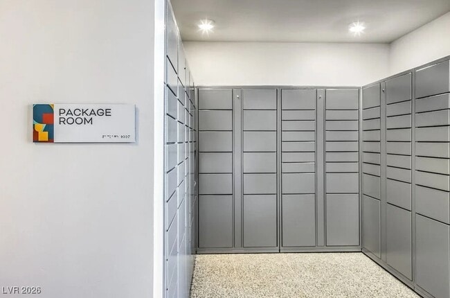 Building Photo - 4555 Camino Al Norte Unit B1