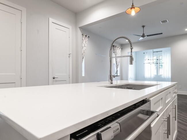 Photo - 210 E 32nd St