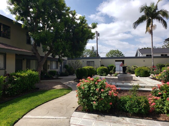 Photo - 3028-36 Quartz Lane