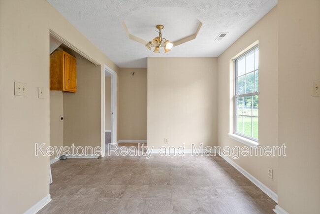 Photo - 2080 Carneal Ln