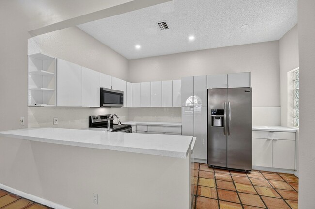 5451 Verona Dr Unit N