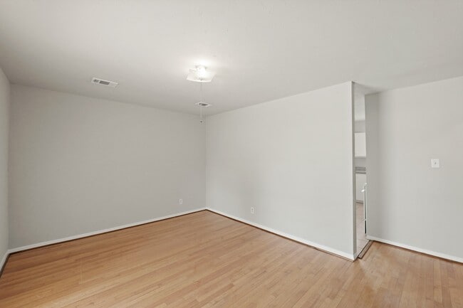 Building Photo - 326 Brookview St