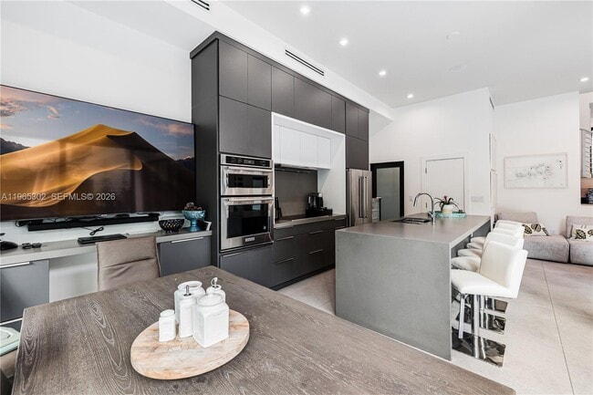 Photo - 640 Fernwood Rd