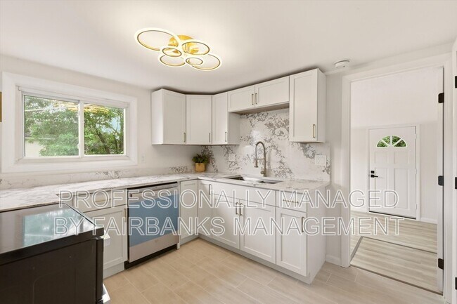 Photo - 5224 England St