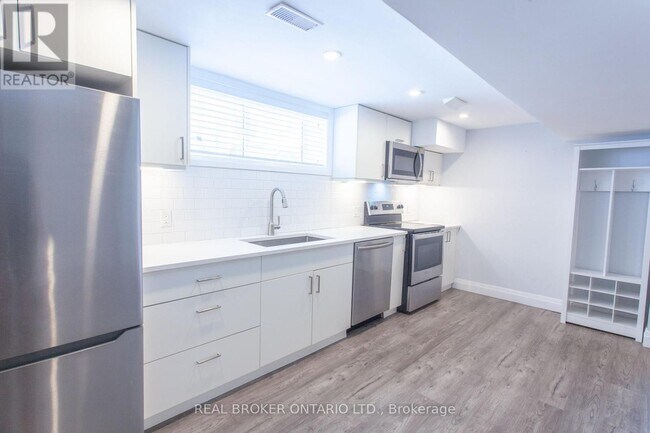 Photo - 397 Mississaga St W