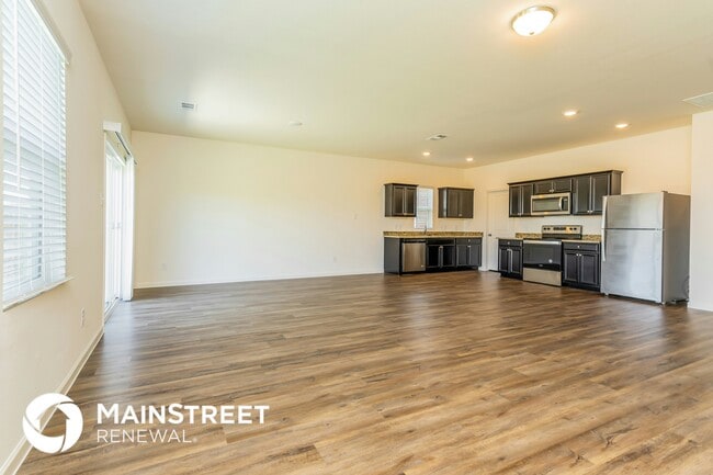 Photo - 432 Canoe Way