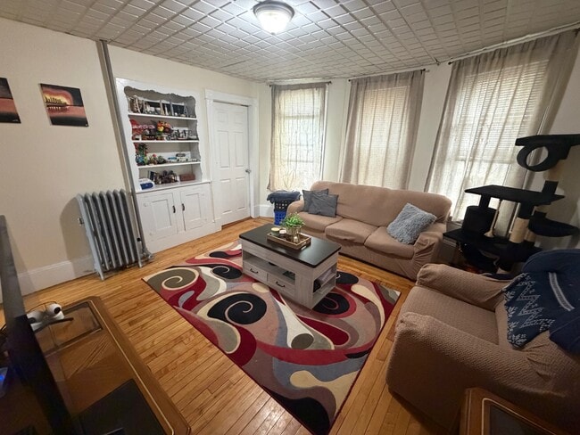 Building Photo - 429 Main St Unit 1