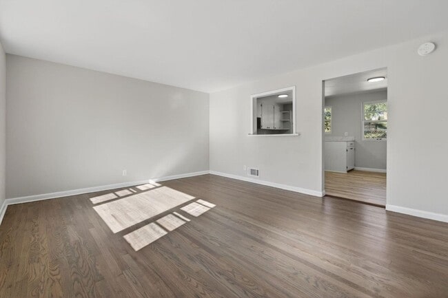 Photo - Saratoga Street