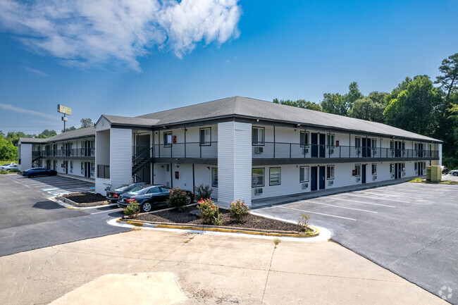 Building Photo - Efficiency Lodge Columbus Rental