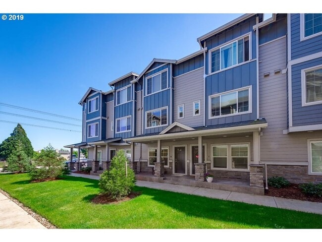 Photo - Well Maintained Spacious 2 Bed 2.5 Bath Townhome Style Condo in Hillsboro! Great Location! Bonus/...