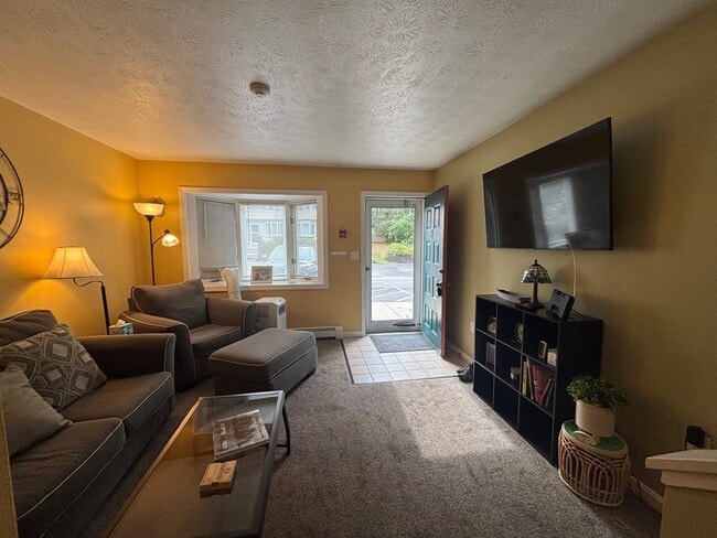 Photo - 266 Endicott St N