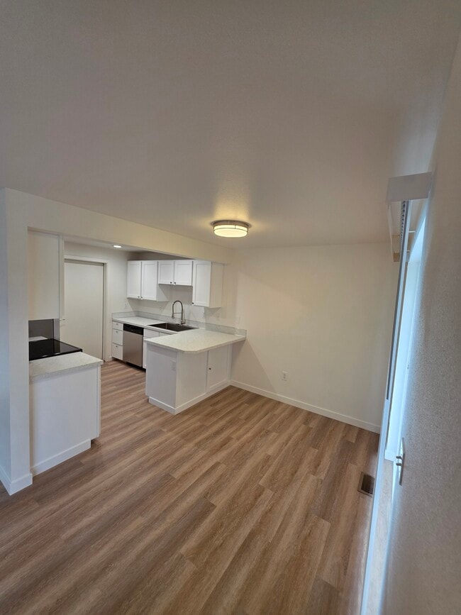 Comedor - 10515 140th Avenue Ct E