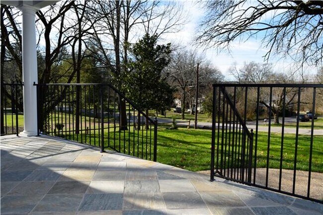 Photo - LIKE NEW! Extensive renovation in established Glencliff Estates