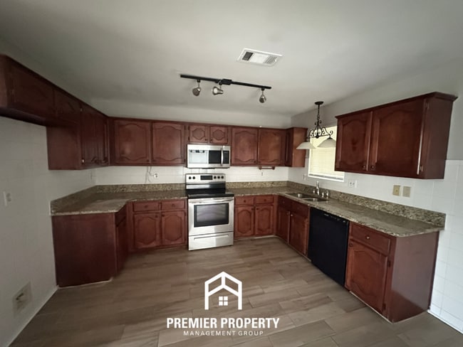 Photo - Modern 3BR/2.5BA Cordova Home | Granite Counters, Vaulted Ceilings & Soaking Tub